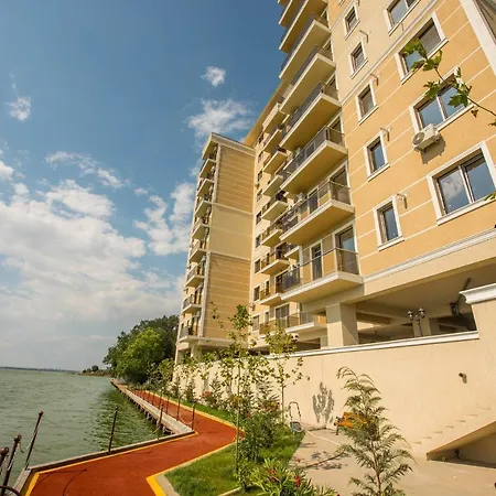 Solid House - 2 Etaj 7 Vedere Frontala Lac Apartmán *